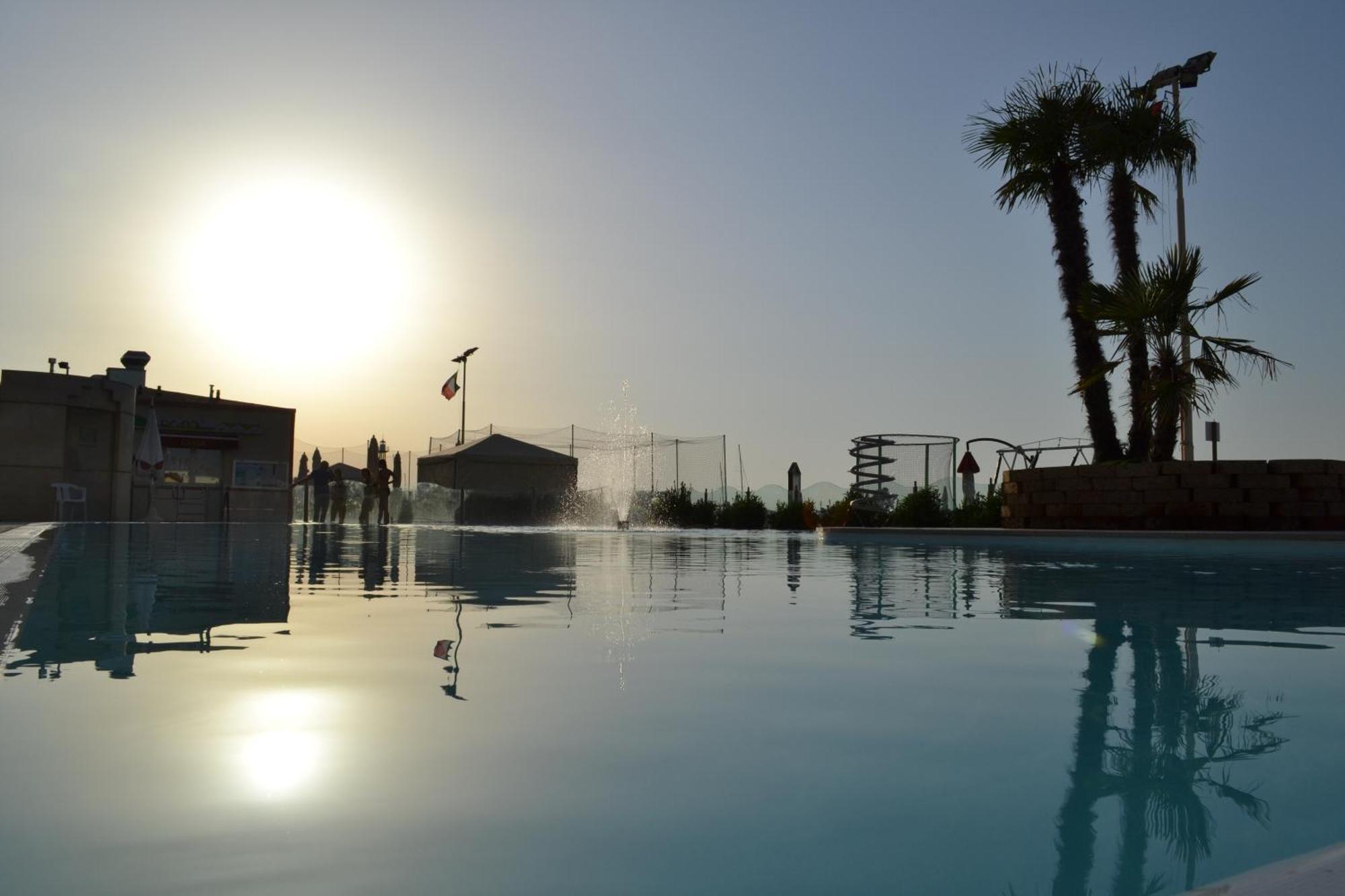 Hotel Nord Est ガビッチェ・マーレ エクステリア 写真
