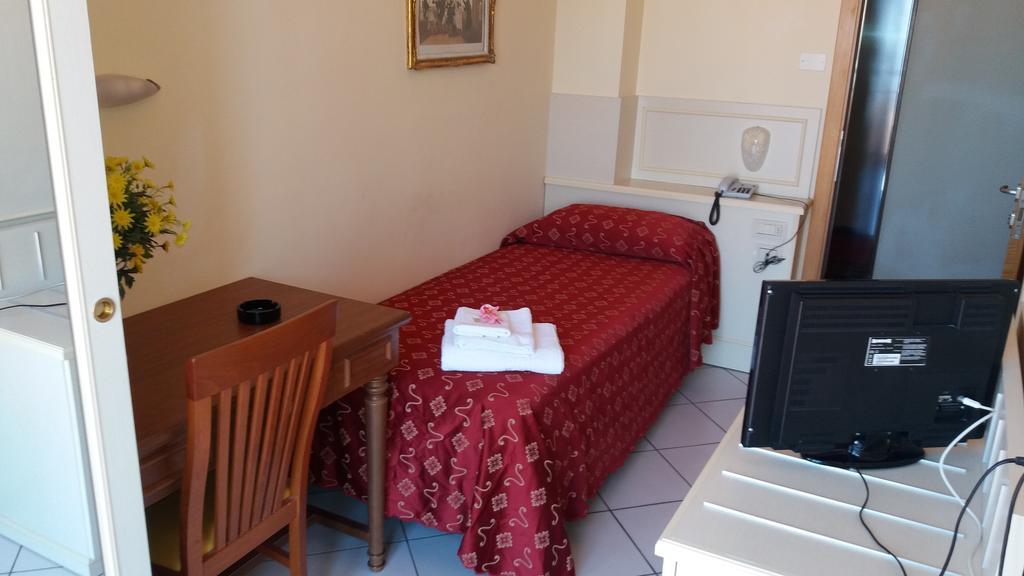 Hotel Nord Est ガビッチェ・マーレ エクステリア 写真